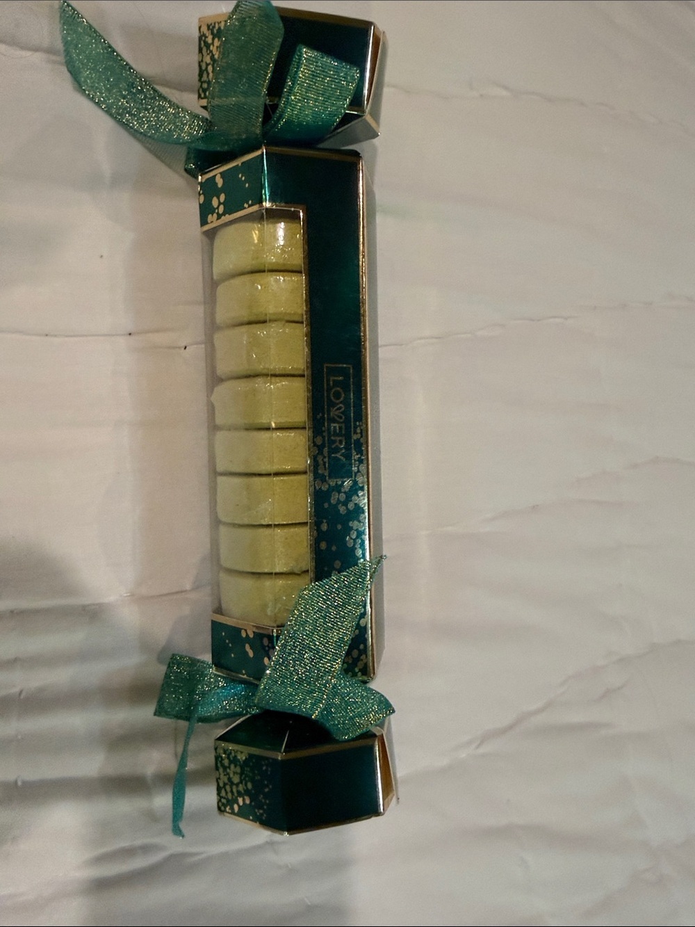 Love Green Bath Fizz Gift Cracker - Green Bath Bombs